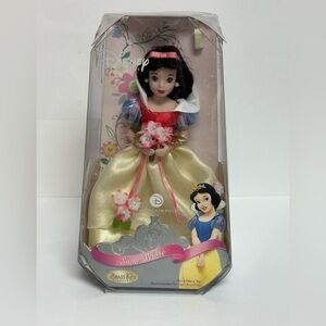 Disney Princess Snow White Spring Bouquet 7" Porcelain Doll by Brass Key 2006